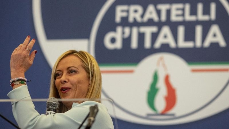 Das Bündnis um die rechtsradikale Partei Fratelli d'Italia rechnet nach der Wahl in Italien mit einer Regierungsmehrheit im Parlament. Triumphieren kann vor allem eine: Fratelli-Parteichefin Giorgia Meloni.