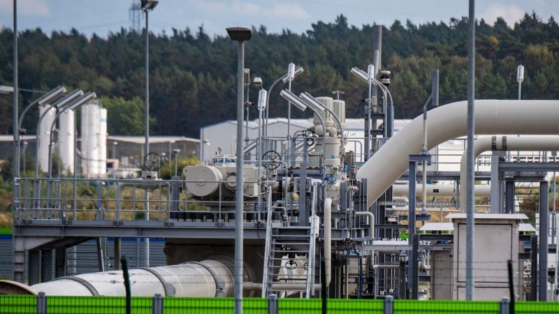 Rohrsysteme und Absperrvorrichtungen in der Gasempfangsstation der Ostseepipeline Nord Stream 2 in Lubmin.
