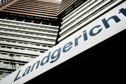 Prozessbeginn gegen fünf Polizeibeamte wegen Körperverletzung im Amt