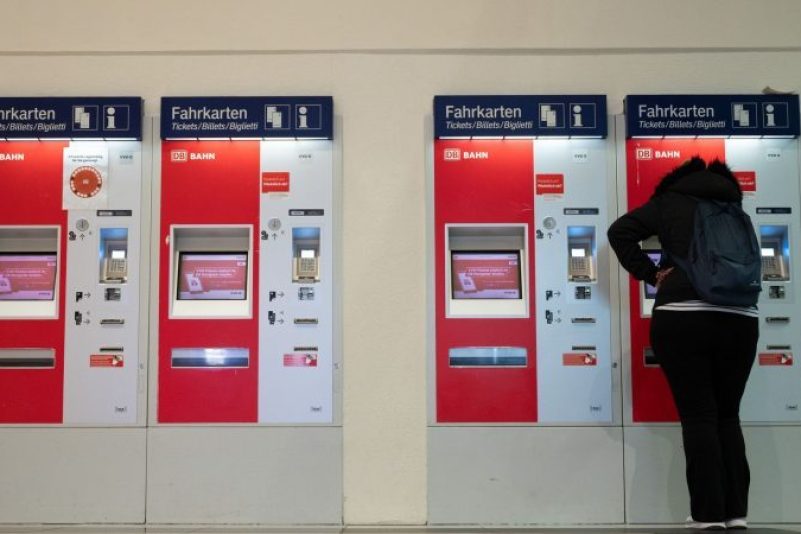 Bahnfahrten im Fernverkehr werden teurer.
