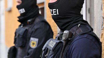 220 Polizisten: Großrazzia gegen Schleuser und Drogendealer