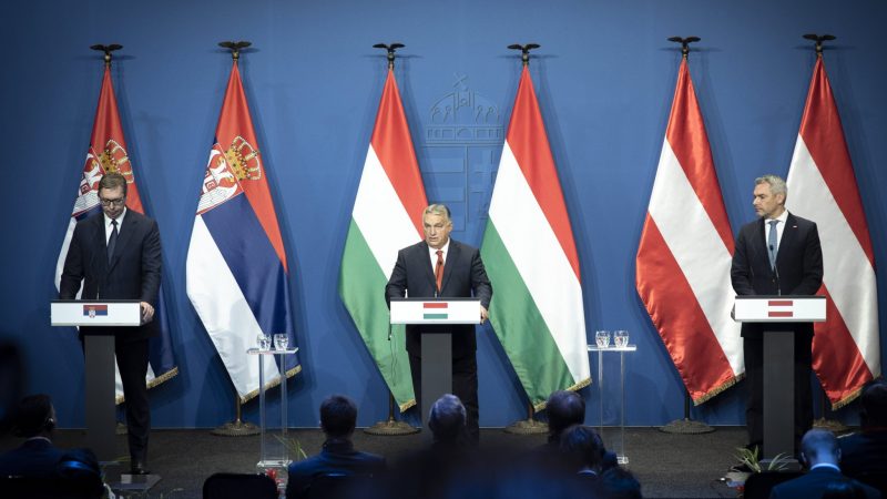 Orbán: „Illegale Migration auf neuem Niveau – Sie greifen mit scharfen Waffen an“