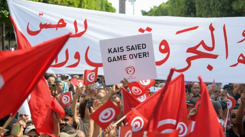 Tausende Tunesier demonstrieren gegen Präsident Saïed