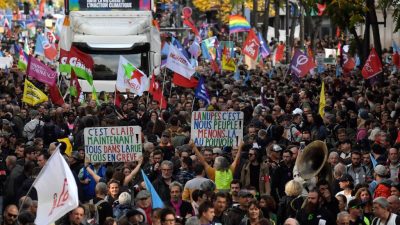 Paris: Hohe Preise und „Klima-Passivität“ – Zehntausende Menschen protestieren