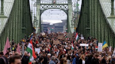 Lehrerproteste in Budapest: Orbán hält Rede am Nationalfeiertag untypischerweise in Grenzstadt