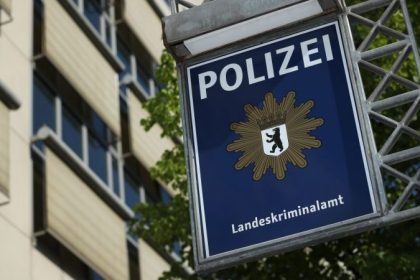 Zivilpolizisten erwischen Kollegen auf frischer Tat bei Drogenkauf