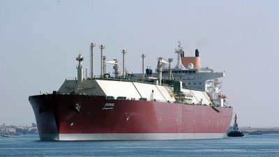 Schwimmende Gas-Lager: LNG-Tanker warten auf bessere Preise