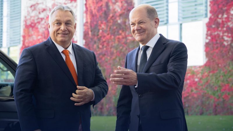 Ministerpräsident Viktor Orbán (L) und Bundeskanzler Olaf Scholz, Berlin, 2022.