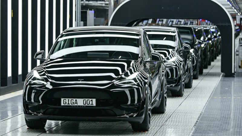 Tesla-Produktion in der Gigafactory Grünheide. Tesla hat im vergangenen Quartal einen Rekord bei seinen Auslieferungen aufgestellt.