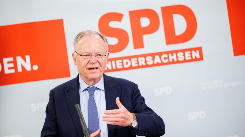 SPD-Spitzenkandidat Stephan Weil bei einer Pressekonferenz in Hannover.