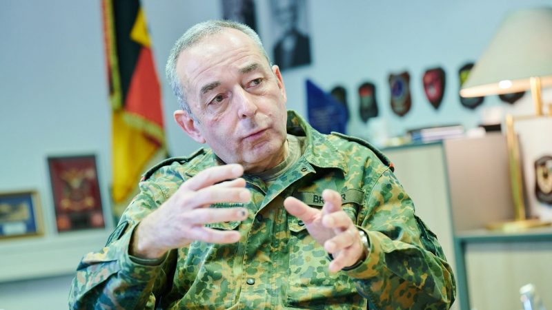 Hält Angriffe und Einflussnahmen aus dem Ausland für möglich: Generalleutnant Carsten Breuer.