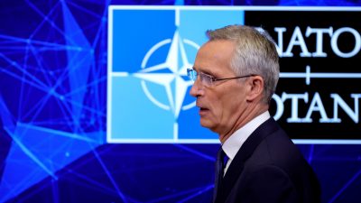 «Je länger sich dieser Krieg hinzieht, desto wichtiger ist es, dass wir dann auch in der Lage sind, Vorräte wieder aufzufüllen», sagt Nato-Generalsekretär Stoltenberg.