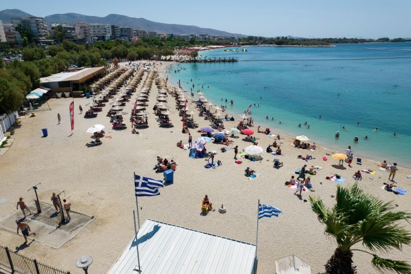 Strandurlaub im Vorort Alimos in Nähe der griechischen Hauptstadt Athen.