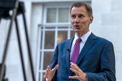 Neuer Finanzminister Hunt streicht „fast alle“  Steuerpläne