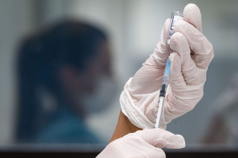 Zum Jahresende läuft die Impfpflicht für das Personal in Gesundheit und Pflege aus. Vier Bundesländer fordern nun gemeinsam, diese Maßnahme nicht zu verlängern.