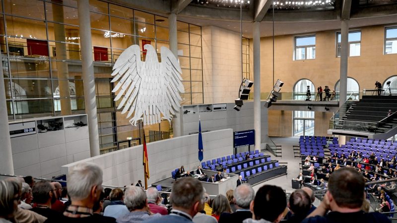 Der Bundestag genehmigt erneut eine Ausnahme von der Schuldenbremse.