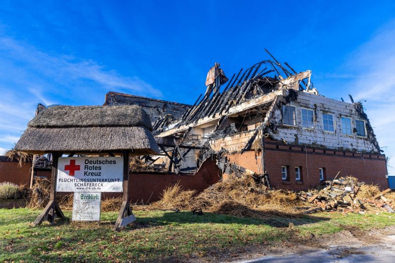 Nach Brand in Flüchtlingsunterkunft: Mahnwache in Wismar