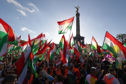 Gegen Unterdrückung im Iran: Zehntausende demonstrieren in Berlin