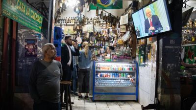 Stichwahl in Brasilien: Lula und Bolsonaro gleichauf