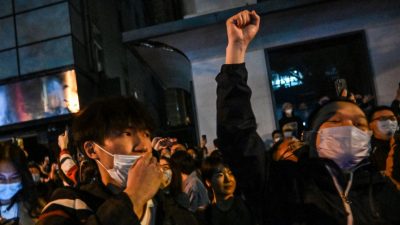 Peking reagiert mit Prügel, Haft, Zensur – BBC-Reporter festgenommen und misshandelt