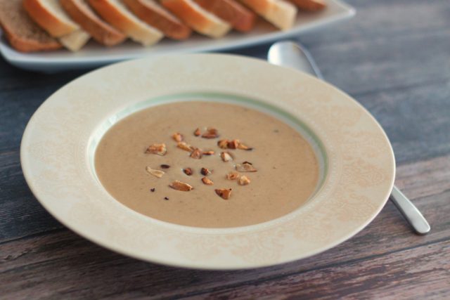 Edelkastanien, auch Maronen genannt, schmecken nicht nur geröstet, sondern auch als Suppe.