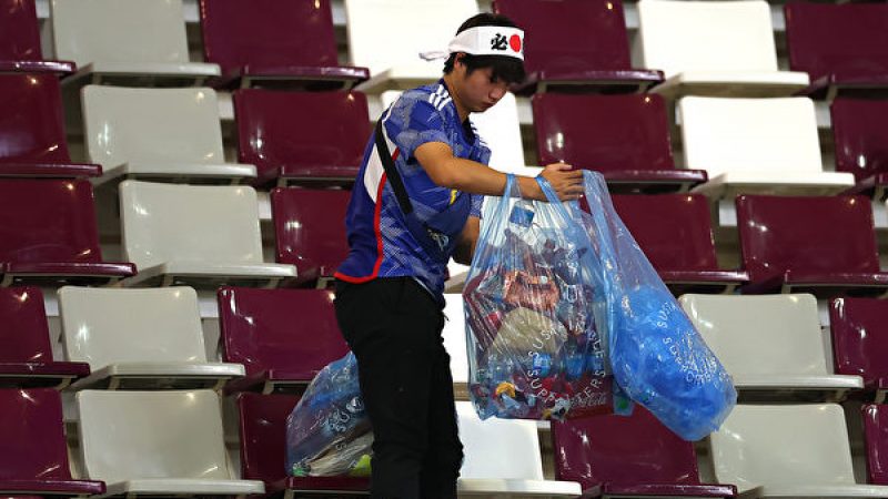 Nach Fußball-WM-Spiel: Japanische Fans verblüffen Katarer