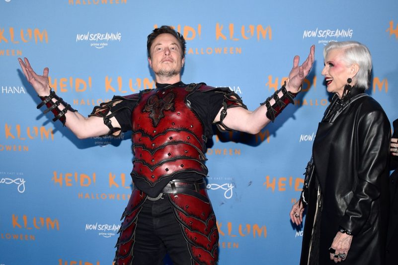 Hoher Besuch: Elon Musk kommt mit seiner Mutter Maye Musk zu Heidi Klums Halloween-Party