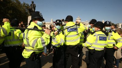 Polizisten bei einer Demonstration auf dem Londoner Trafalgar Square.