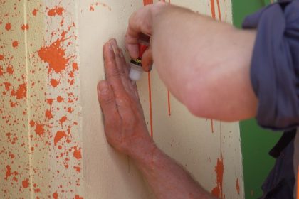 Klimaaktivisten beschmieren Parteizentralen von SPD, Grünen und FDP mit Farbe