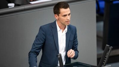 Grünen-Fraktionsvize Andreas Audretsch spricht im Bundestag.