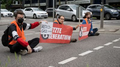 Farbattacke mit Folgen: Anklage gegen zwei Klimaaktivisten in Berlin