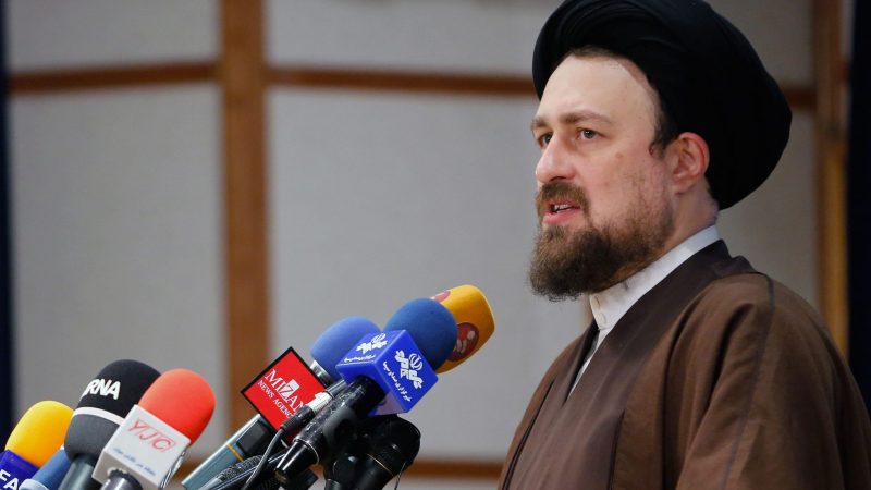 Der Enkel des Ajatollahs lebt im Iran: Hassan Khomeini.
