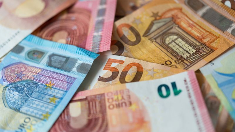 Euro-Banknoten: Alles wird teurer, und die Bundesbank erwartet eine Rezession.