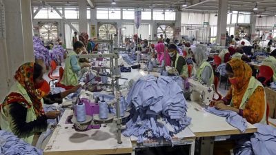 Nach Protesten: Textil-Fabriken in Bangladesch nehmen Betrieb wieder auf