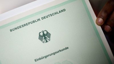 Verbände unterstützen erleichterte Einbürgerung – FDP stellt Bedingungen