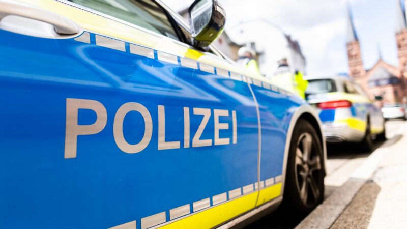 Die Polizei hat einen Mann nach einem gescheiterten Raubüberfall auf einen Juwelier in Münster festgenommen.