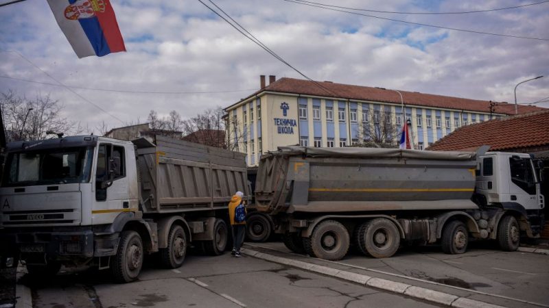 Kosovo und Serbien: Straßenblockaden sollen abgebaut werden