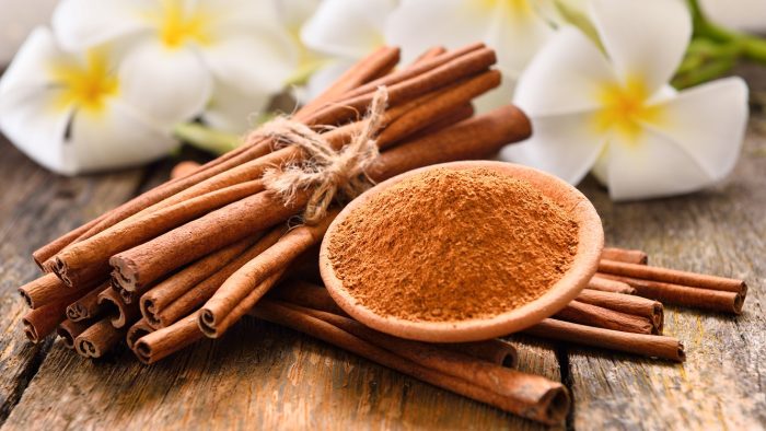 Warme Gewürze wie Zimt werden mit dem Winter verbunden