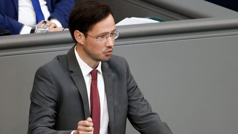 «Wir haben eine CDU/CSU-Fraktion, die mit Friedrich Merz zurück in die 50er Jahre will»: Dirk Wiese (SPD).