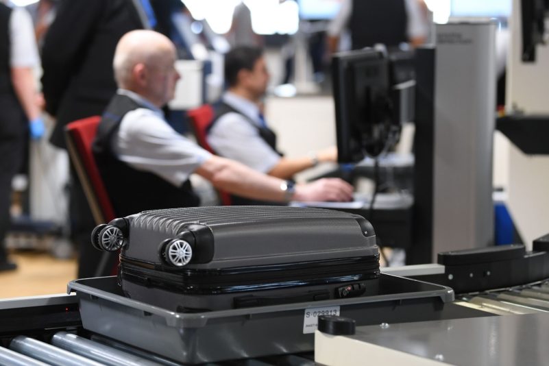 Die Passagierkontrollen am Frankfurter Flughafen will der Airport künftig selbst in die Hand nehmen.