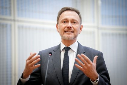 Lindner wirft Klimaklebern „Relativierung der Demokratie“ vor
