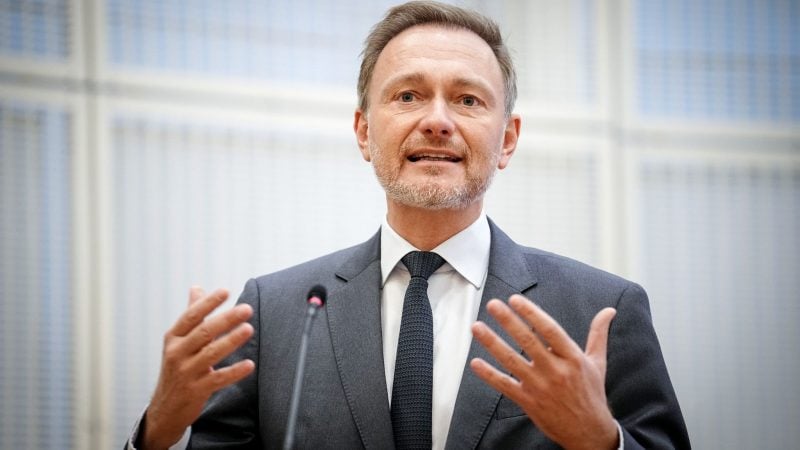 Bundesfinanzminister Christian Lindner (FDP) gibt ein Pressestatement in Berlin.
