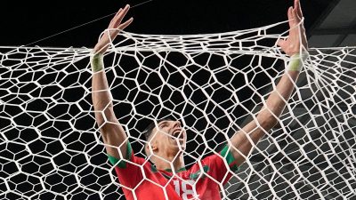 Marokko erreicht Viertelfinale der FIFA-WM – Ausschreitungen überschatten Feiern