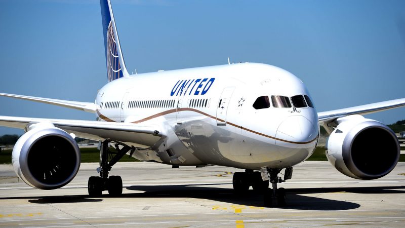 Eine Boeing 787 Dreamliner der United Airlines mit mehr als 250 Personen an Bord am Flughafen in Chicago.