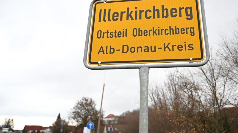 Das Ortsschild von Illerkirchberg. Zwei Mädchen wurden hier auf ihrem Schulweg angegriffen.