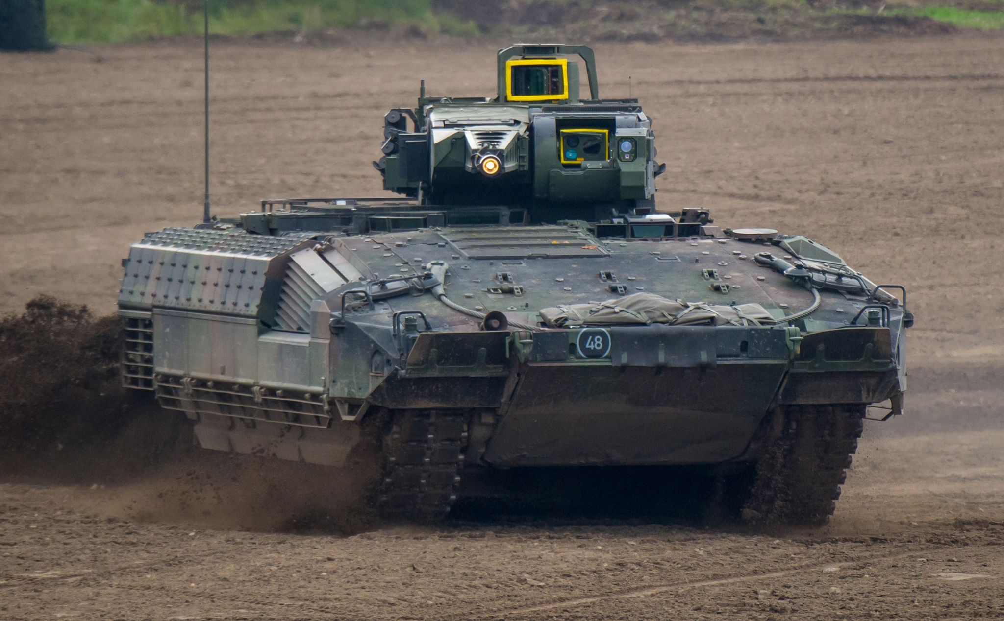 Тяжело бронированных. БМП Schützenpanzer Puma. БМП Бундесвера Puma. БМП «Puma» и «th-495». Пума танк