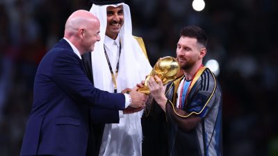 WM in Katar endet: Ehrenumhang für Messi – Klinsmann lobt „wunderbares“ Turnier