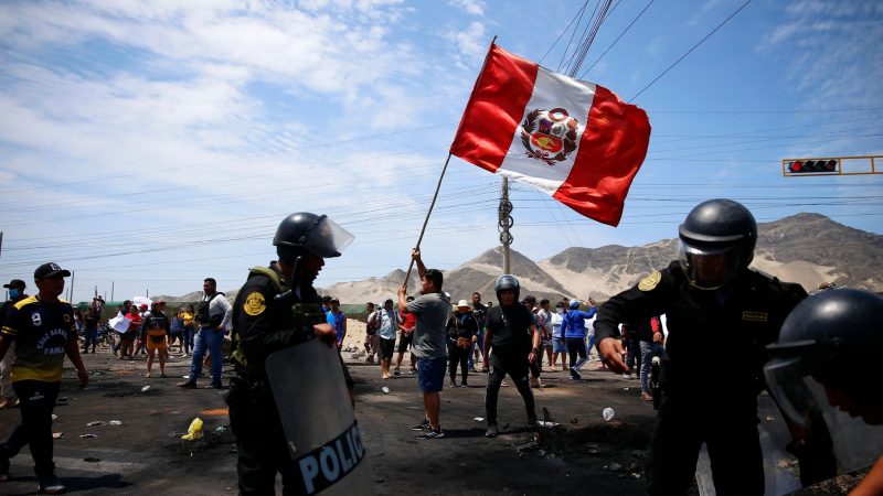 Anhänger des gestürzten peruanischen Präsidenten Castillo protestierten am vergangenen Donnerstag auf der Panamerikanischen Nordautobahn.