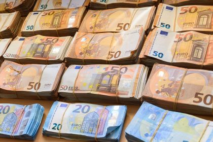 Rund 100.000 Geldwäsche-Verdachtsmeldungen wurden bei der FIU noch nicht bearbeitet.