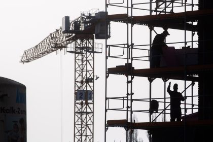 Schwarzarbeit auf dem Bau: Haftstrafen für Sozialversicherungsbetrug in Millionenhöhe